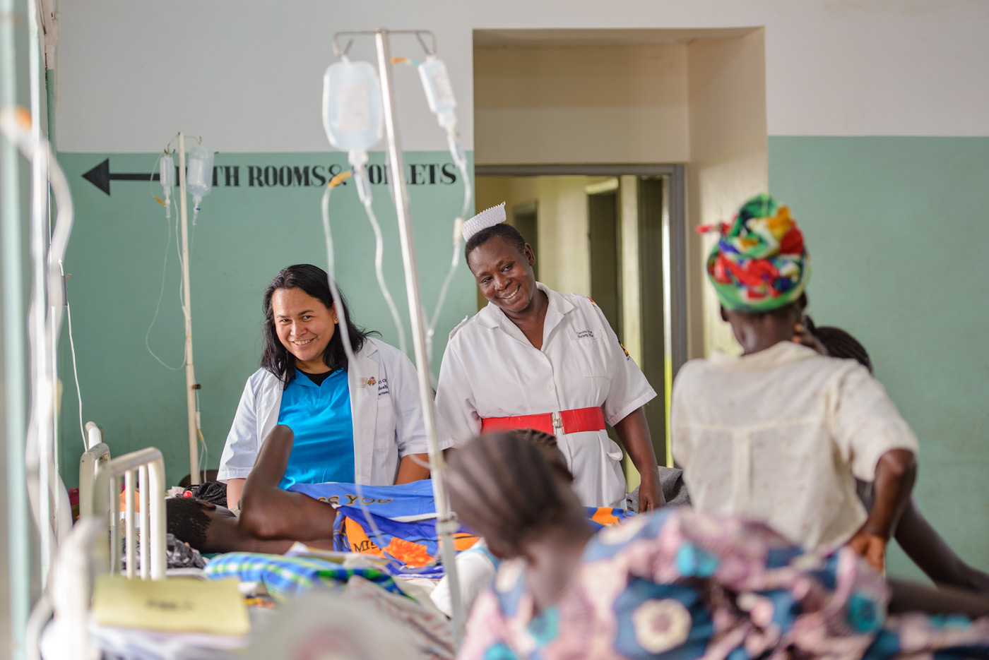 nurse-in-uganda-attending-to-a-patient | Seed Global Health Documentary Photography in Uganda