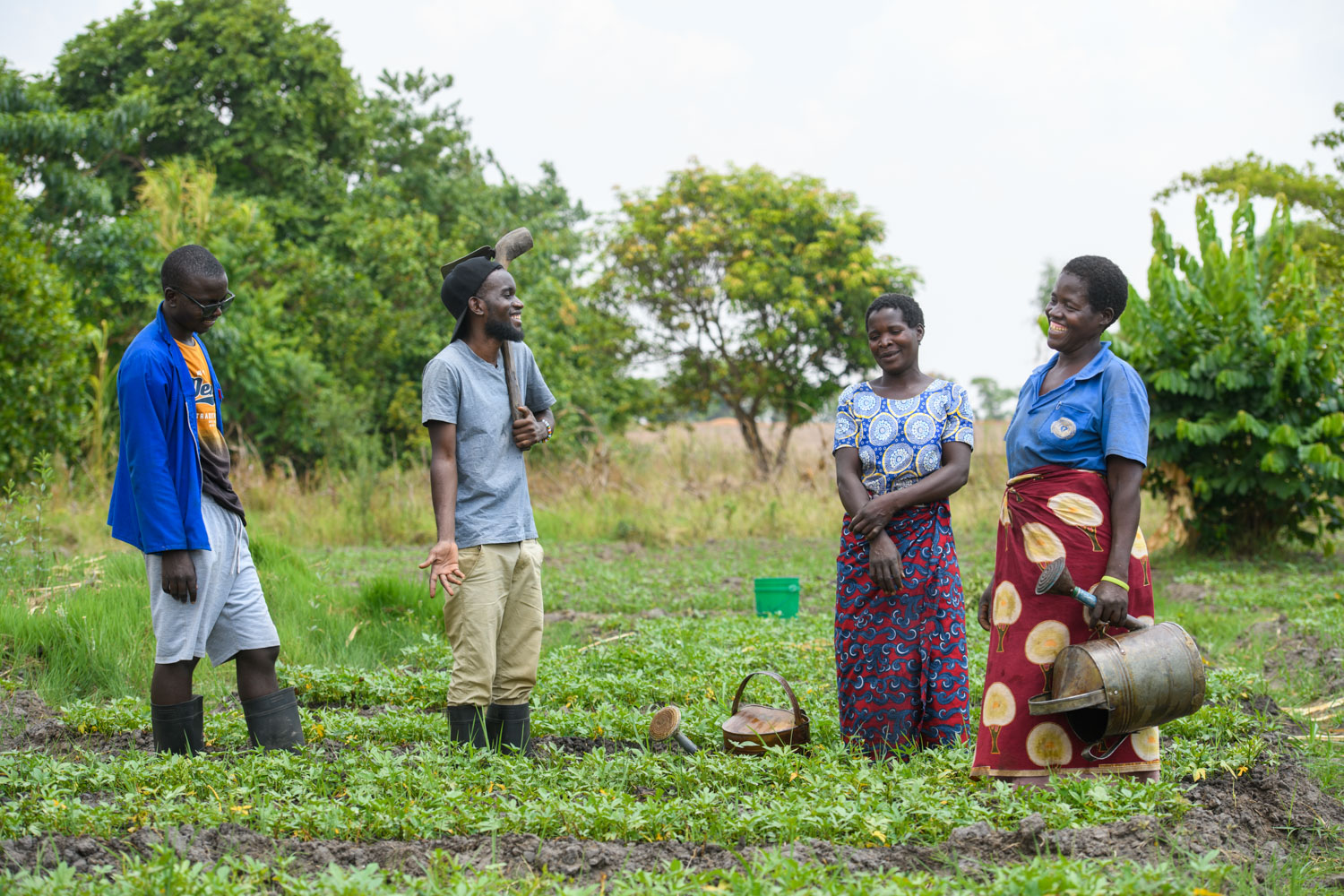 The manager of Perisha Farm Paul Gondwe with the workers having a last moment | Malawi